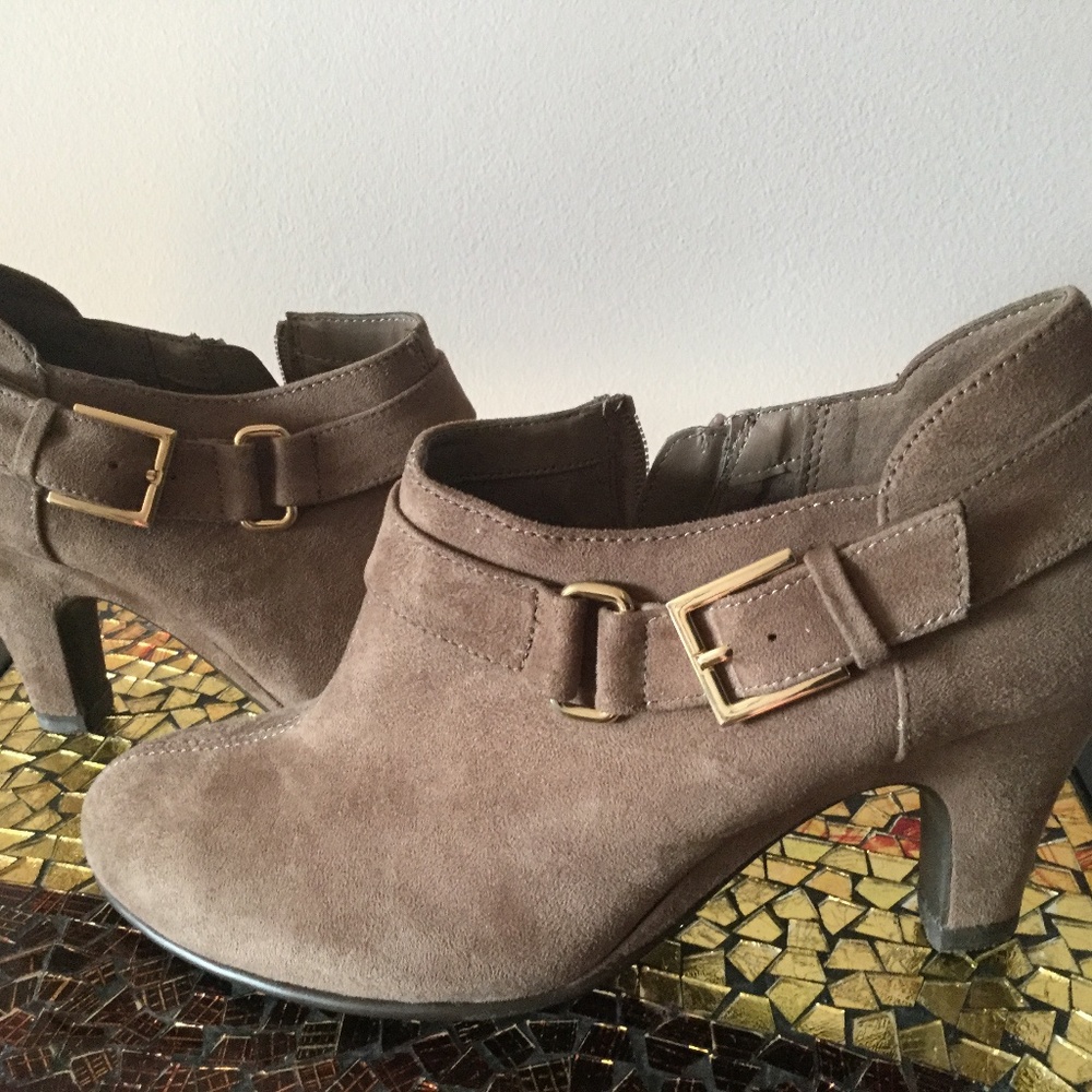 Aerosoles Heel Rest Side Zip Ankle Boots